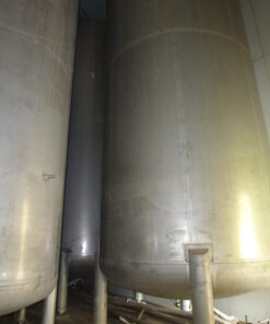 Tanks mit gefiltertem Bier 888 hl