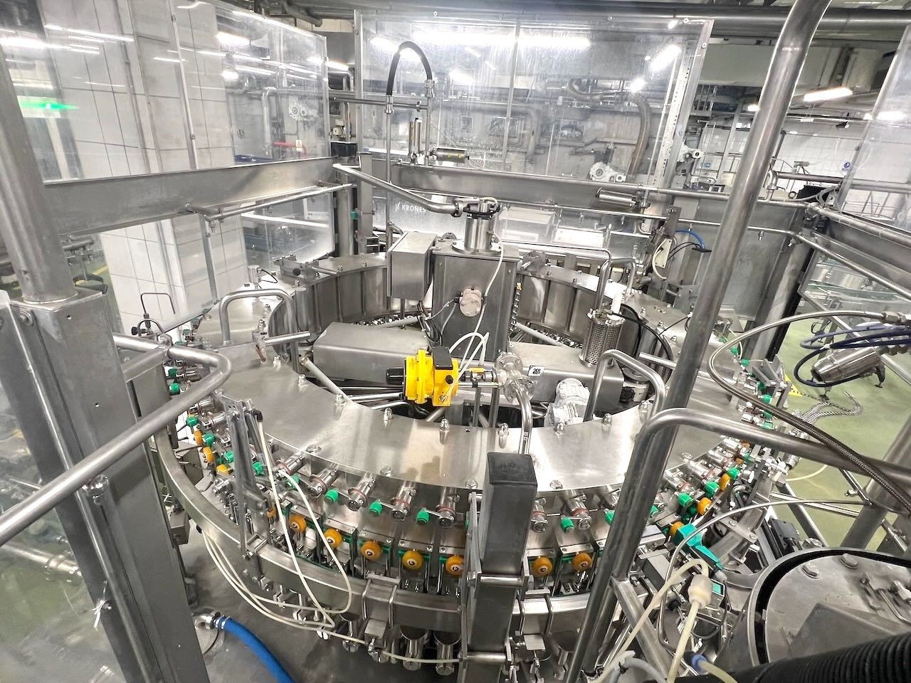 SIDEL-KRONES-KHS-PET-fréza-syrup-pokoj