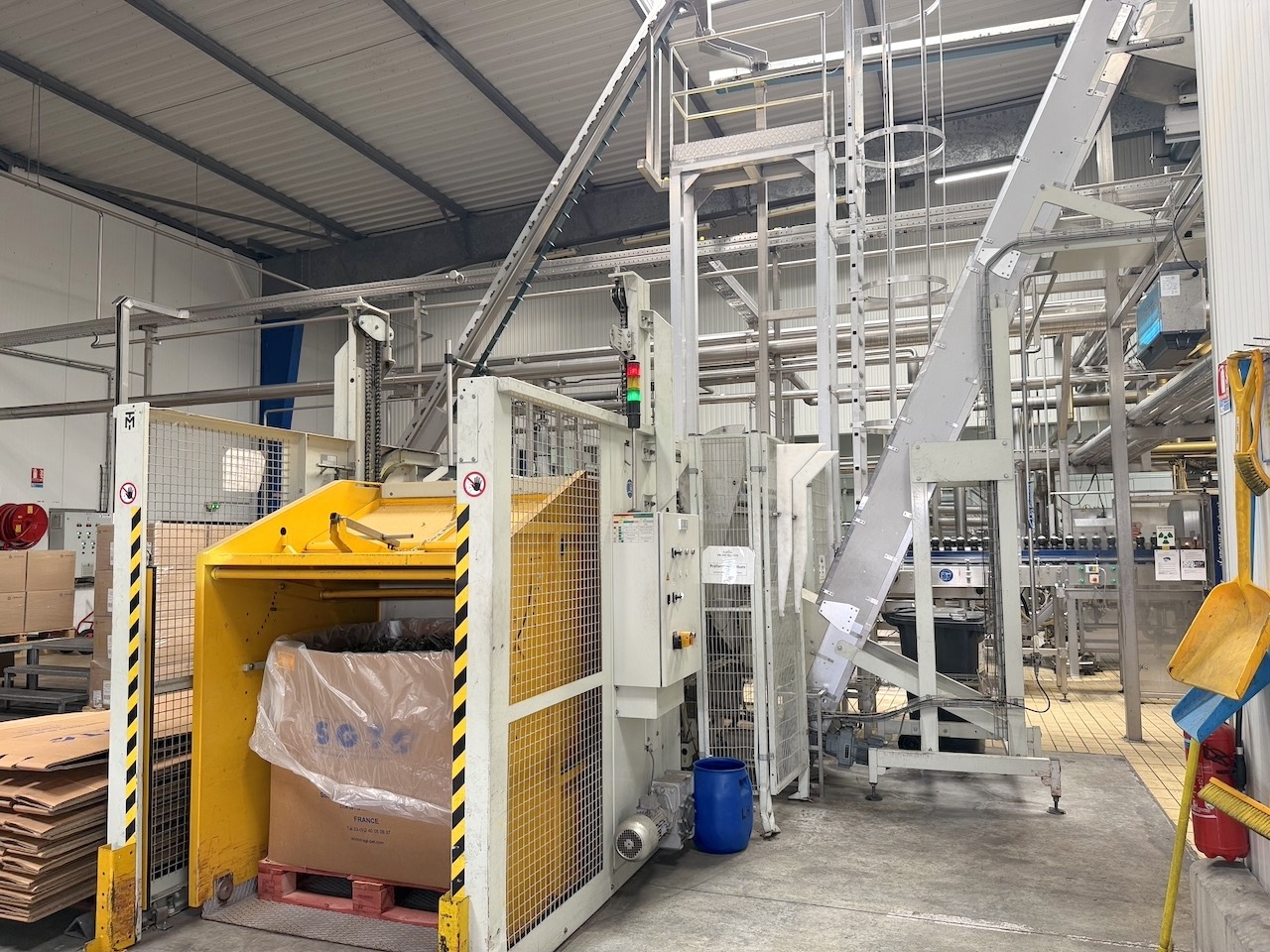 SIDEL-KRONES-KHS-PET-blow-moulder-syrup-room
