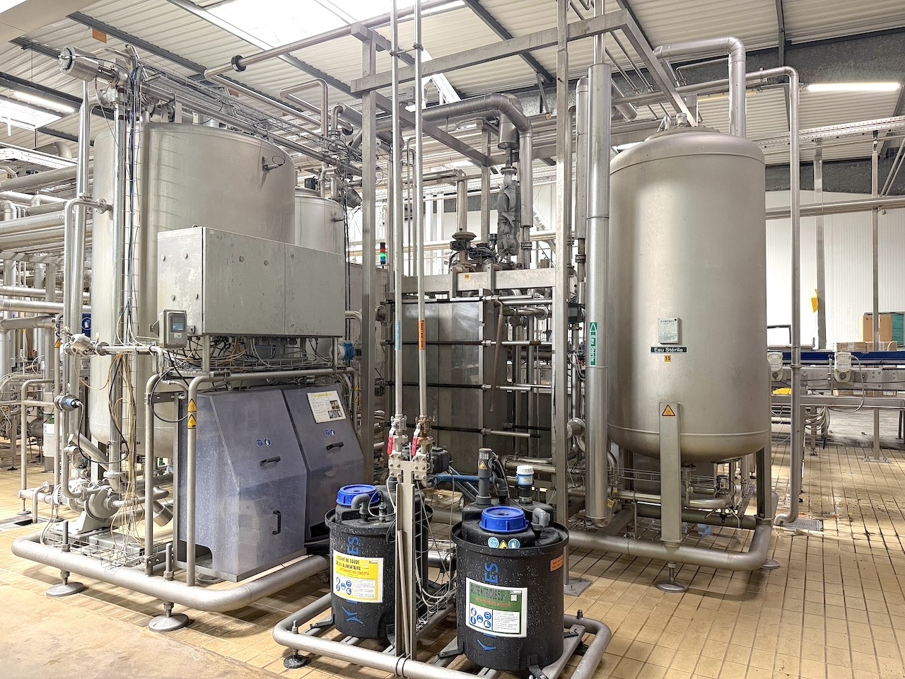 SIDEL-KRONES-KHS-PET-blow-moulder-syrup-room