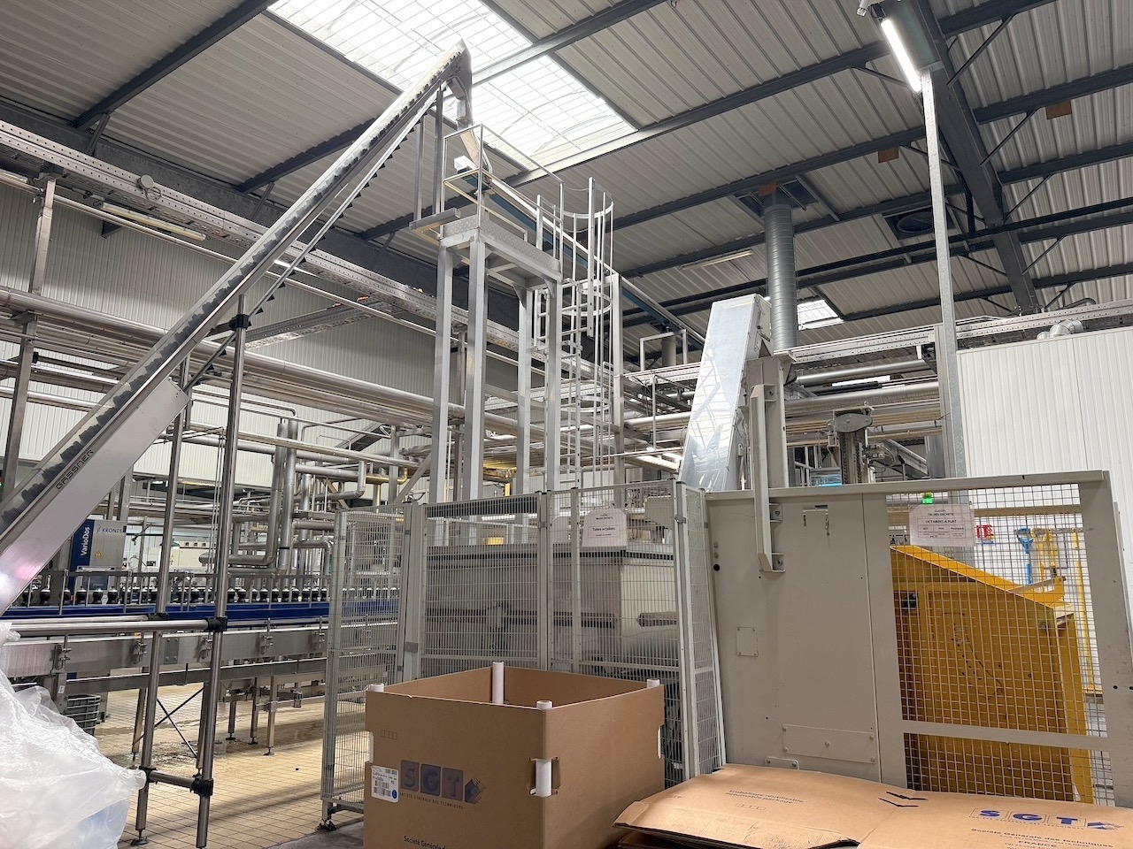 SIDEL-KRONES-KHS-PET-blow-moulder-syrup-room