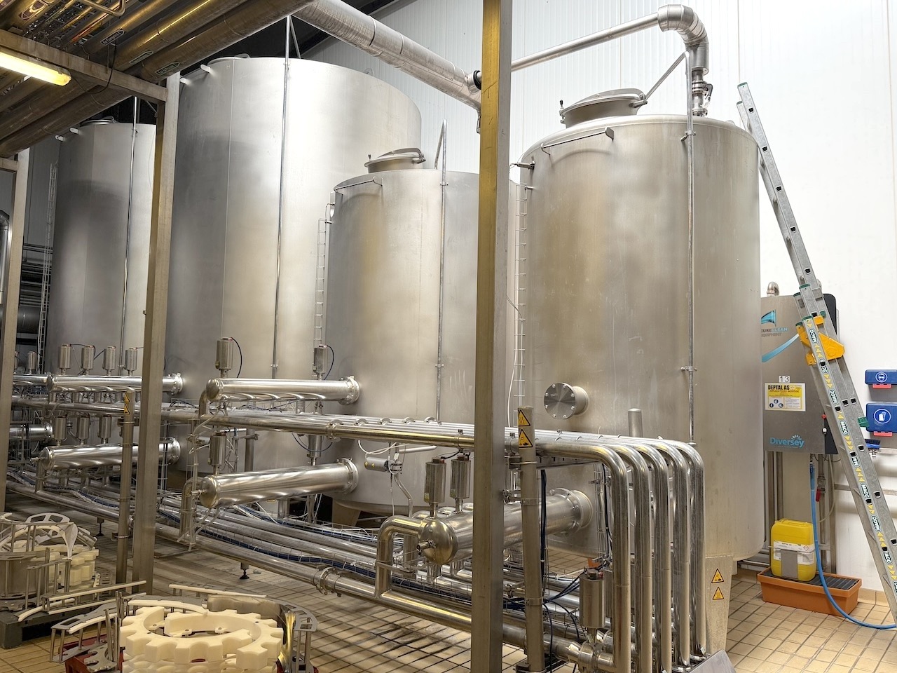 SIDEL-KRONES-KHS-PET-blow-moulder-syrup-room