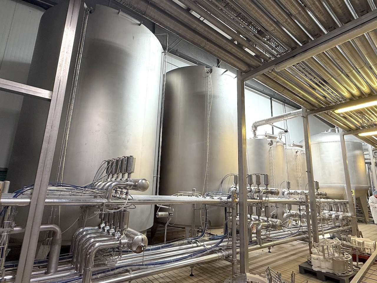 SIDEL-KRONES-KHS-PET-blow-moulder-syrup-room