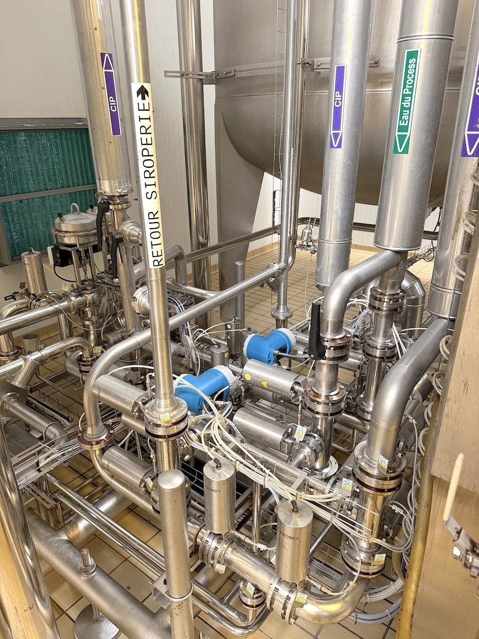 SIDEL-KRONES-KHS-PET-blow-moulder-syrup-room