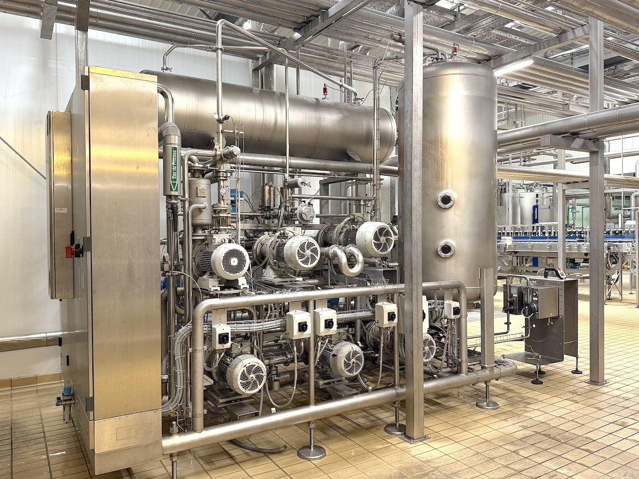 SIDEL-KRONES-KHS-PET-blow-moulder-syrup-room