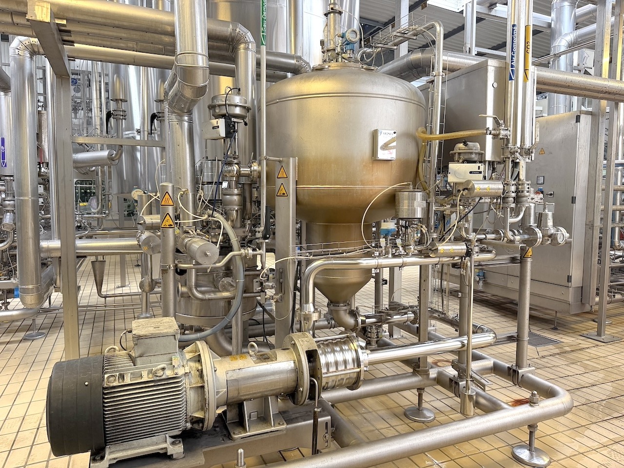 SIDEL-KRONES-KHS-PET-blow-moulder-syrup-room