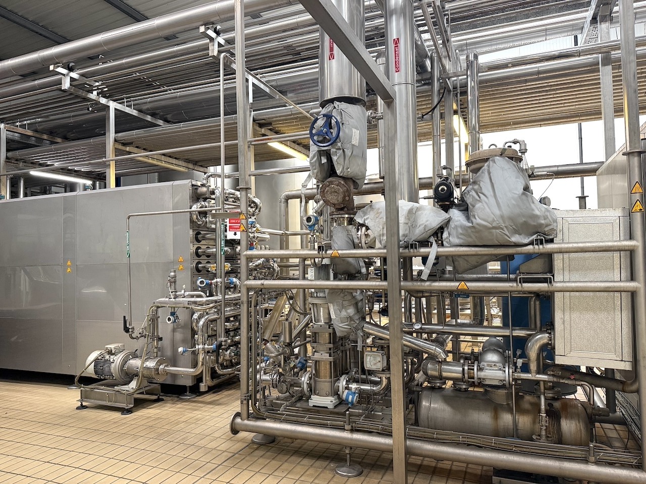 SIDEL-KRONES-KHS-PET-blow-moulder-syrup-room