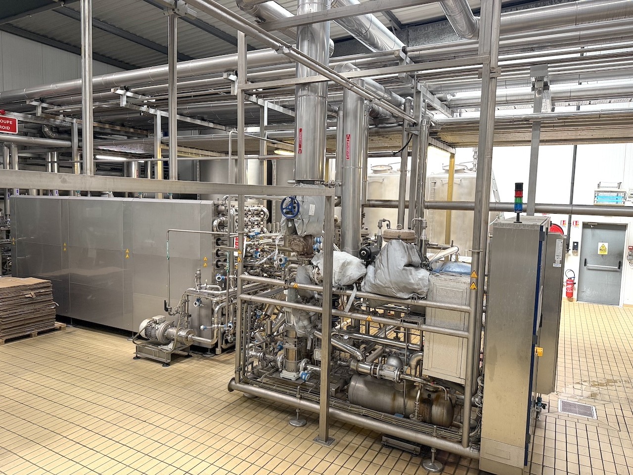SIDEL-KRONES-KHS-PET-blow-moulder-syrup-room