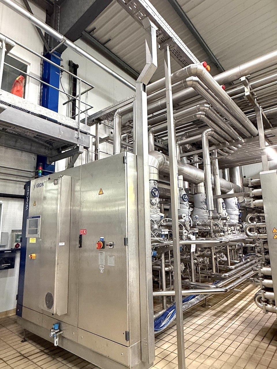 SIDEL-KRONES-KHS-PET-blow-moulder-syrup-room