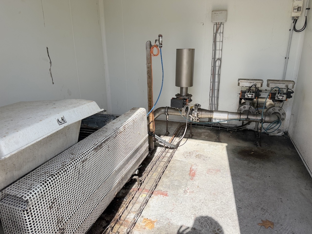 SIDEL-KRONES-KHS-PET-blow-moulder-syrup-room