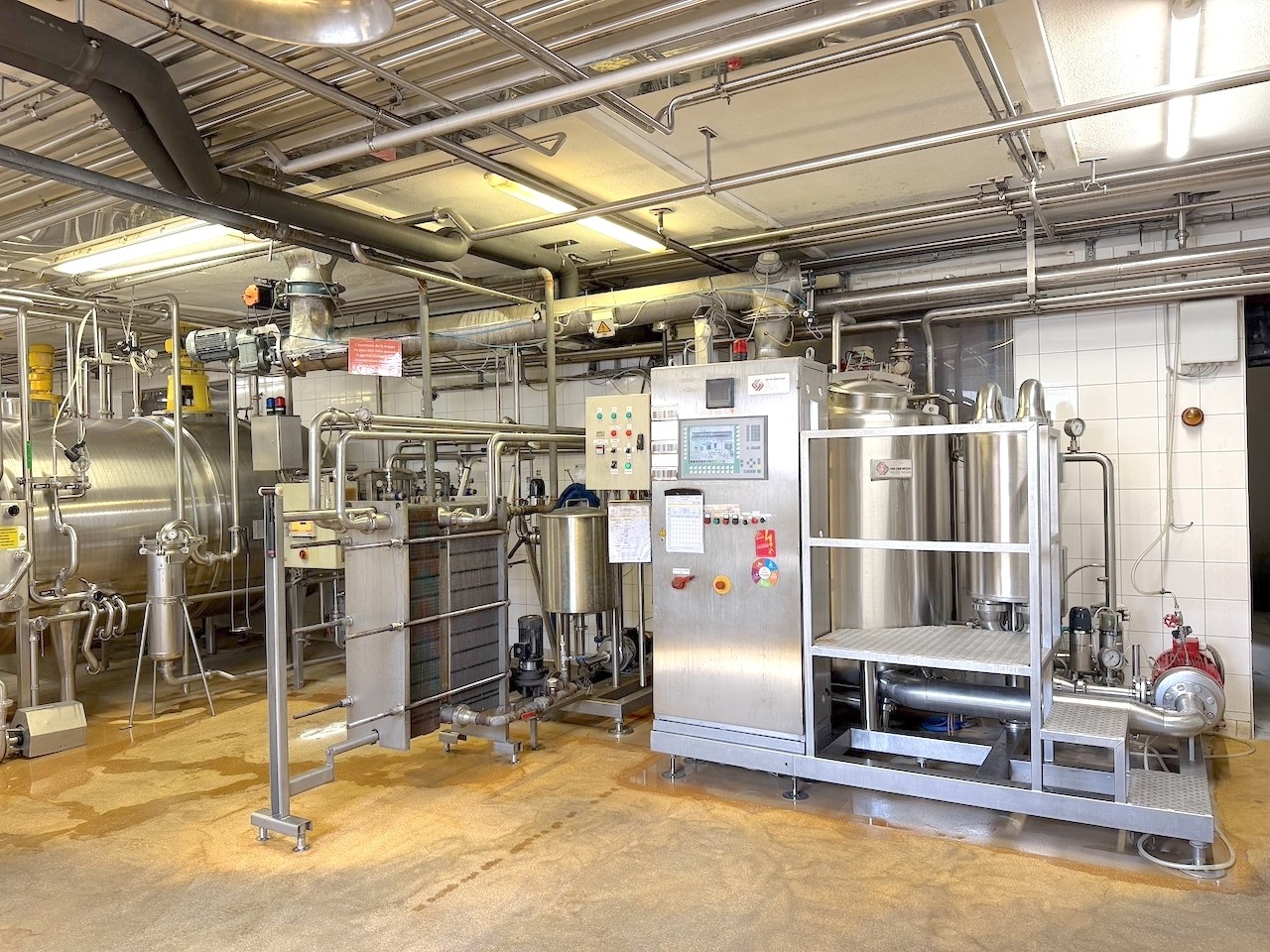 SIDEL-KRONES-KHS-PET-blow-moulder-syrup-room
