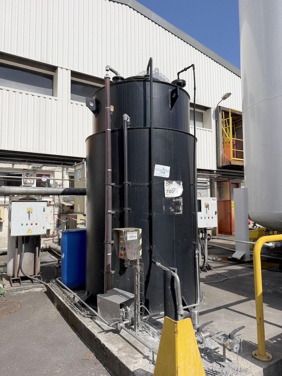 SIDEL-KRONES-KHS-PET-blow-moulder-syrup-room